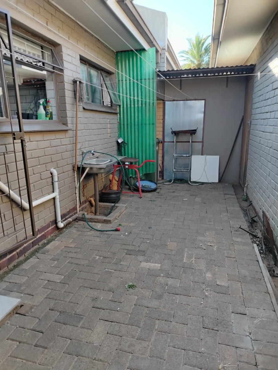 2 Bedroom Property for Sale in Langenhovenpark Free State